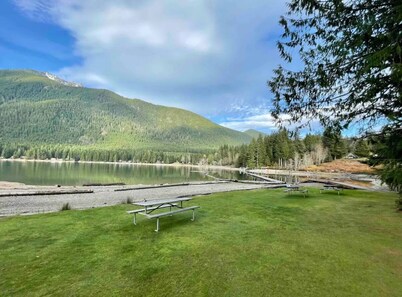 Lake Cushman Retreat • Beaver Pond • Kayaks