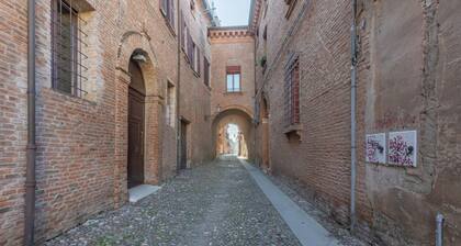 GuestHost - Exclusive Duplex Apartment in the City Center x9!