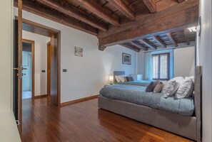 3 habitaciones, tabla de planchar con plancha y wifi