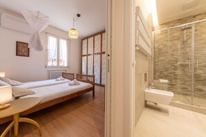 Shower, hair dryer, bidet, towels - HouSmart Corte Galluzzi 7/2 (Bologna)
