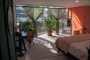 Deluxe-huoneisto, 1 suuri parisänky, oma kylpyhuone | Tempur Pedic -patjalliset sängyt, ilmainen Wi-Fi, vuodevaatteet