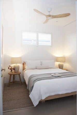 2 bedrooms, iron/ironing board, WiFi, bed sheets - Green Door Kiama - Eco Luxury, EVC, Ocean Views, Pet Friendly. (Kiama)