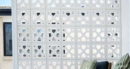 Green Door Kiama - Eco Luxury, EVC, Ocean Views, Pet Friendly.