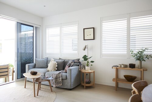 Green Door Kiama - Eco Luxury, EVC, Ocean Views, Pet Friendly.