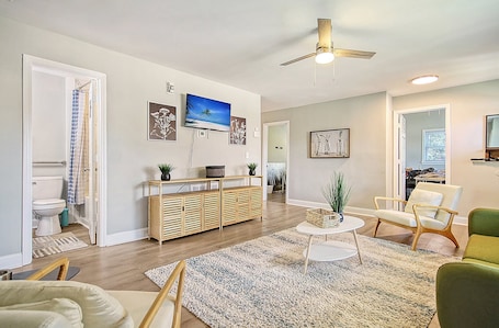 Interior. Close to Downtown Charleston! 4 Bed Retreat