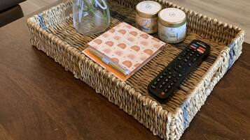 Smart TV, libri, studio