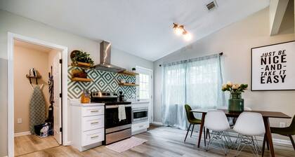 Stylish Family Friendly Bungalow, Tvs, Royal Beds