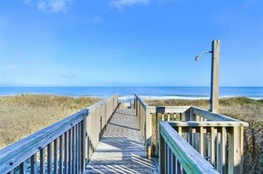 Beach nearby - Family-Friendly Condo w/ Pool & Beach (Kill Devil Hills)