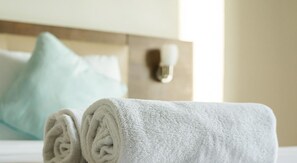 2 bedrooms, free WiFi, bed sheets - Family-Friendly Condo w/ Pool & Beach (Kill Devil Hills)