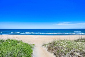 Beach nearby - Family-Friendly Condo w/ Pool & Beach (Kill Devil Hills)