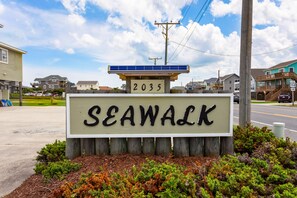 Exterior detail - Family-Friendly Condo w/ Pool & Beach (Kill Devil Hills)