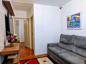 Living area - Charmoso Apartamento Próximo ao Consulado EUA (São Sebastião Porto Alegre)