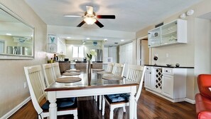 Dining - Runaway Bay 224 - Anna Maria Island - Condo 2 Bedroom/ 2 Bath, maximum occupancy of 4 people. Community pool. (Bradenton Beach)