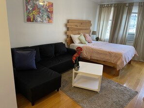 3 bedrooms, iron/ironing board, WiFi, bed sheets - Huge Duplex minutes from Manhattan. Sleeps 12+! (Brooklyn)