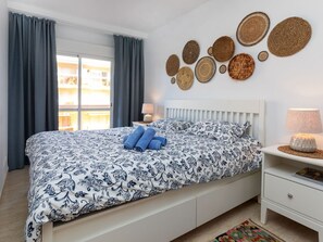 2 bedrooms, travel cot, free WiFi