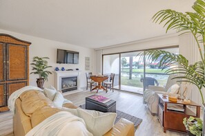 TV - Seas the Day @ Edgewater Beach Resort Studio Sleeps 4 (Panama City Beach)