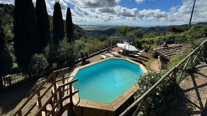 A hexagonal swimming pool with a wooden deck and a metal safety railing. - Beautiful  villa with WIFI, private pool, TV, terrace and panoramic view, close to Lucca (Chiatri)
