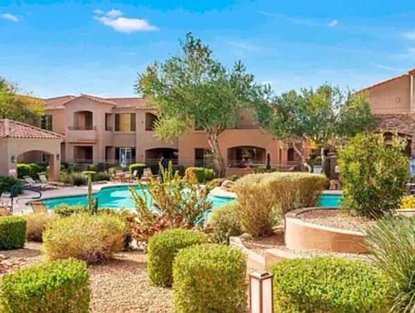 Outdoor pool, a heated pool - Luxury Condo Living in the Perfect North Scottdale Location w/ Heated Pool & Spa (Scottsdale)