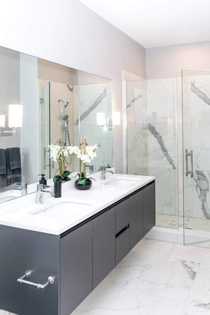 Shower, hair dryer, towels, shampoo