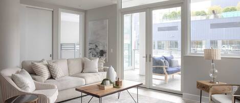 Een televisie, een stereo en een kantoor