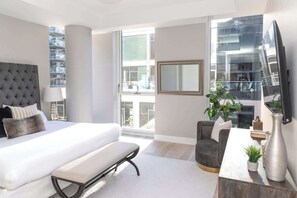 3 bedrooms, desk, iron/ironing board, travel cot - Luxury Loft Collection 02 - Terrace - River North (Chicago)