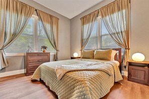 3 bedrooms, in-room safe, desk, iron/ironing board