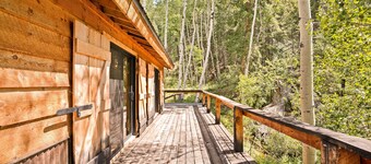 NEW! Secluded & Cozy Gold Creek Cabin Fire-pit / ATV & Hiking Trails / Gameroom 