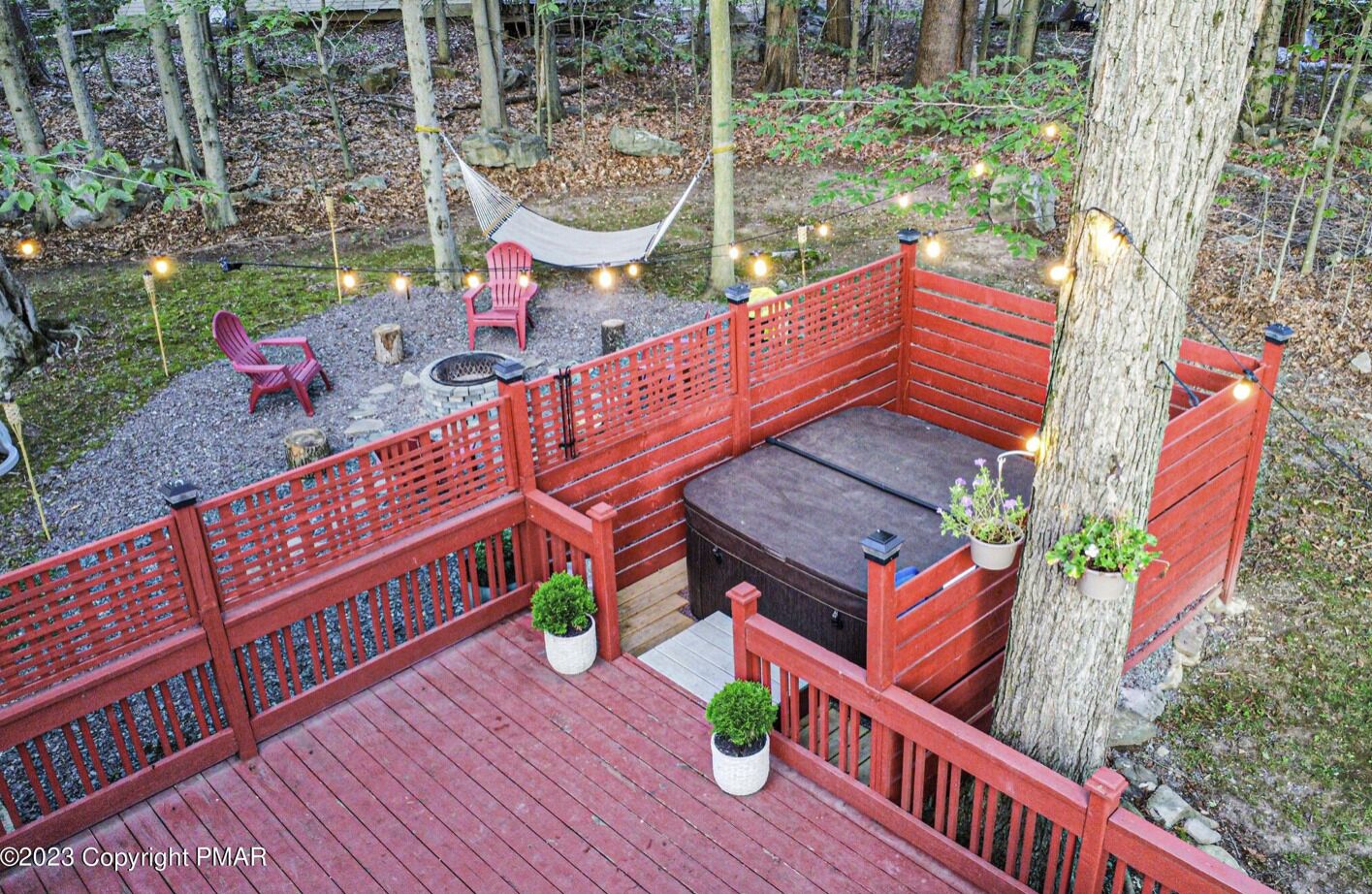 Updated Pocono Chalet in Tobyhanna. Gated Community, Hot Tub, Fire Pit, Lake