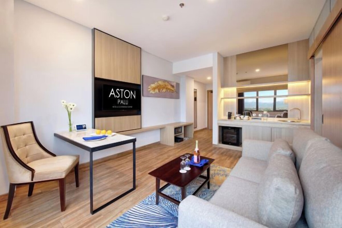 Living area | 32-inch LED TV with cable channels