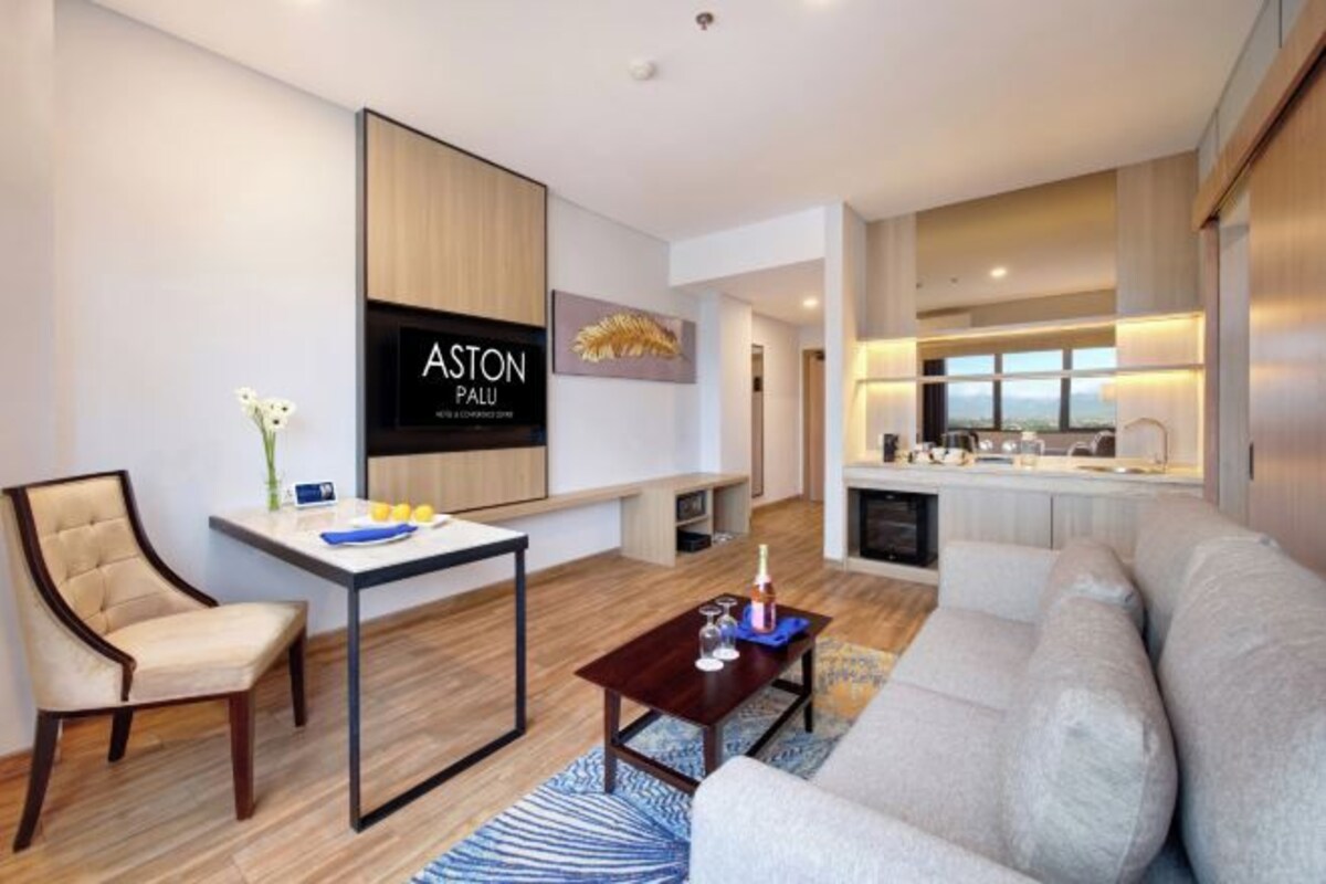 Living area | 32-inch LED TV with cable channels