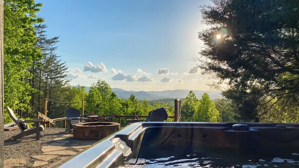 A hot tub with a view of mountains and trees. - Amazing Overlook Mtn Cabin Near DT Blue Ridge (Blue Ridge)