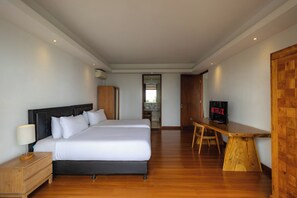 Villa panorámica | 2 dormitorios, caja fuerte, escritorio y cortinas opacas
