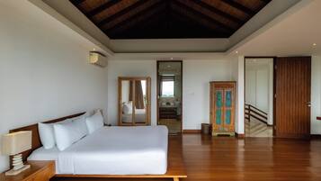 2 habitaciones, caja de seguridad en la habitación y escritorio