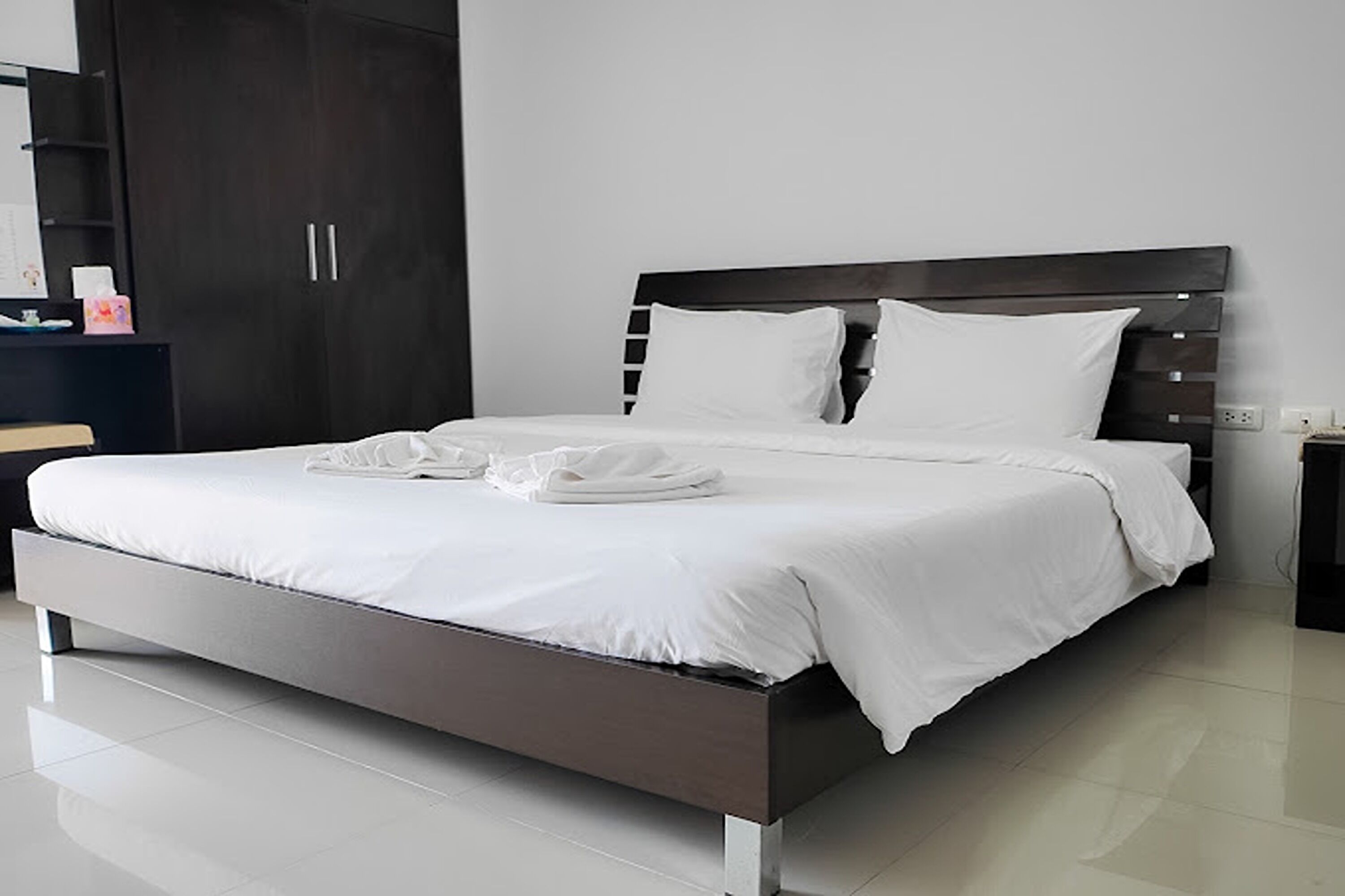 Desk, free WiFi, bed sheets