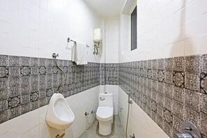 Bathroom - Airport Hotel Redstone (New Delhi)