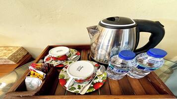 Deluxe Room Balcony with Jungle View | Escritorio, cortinas opacas, wifi gratis