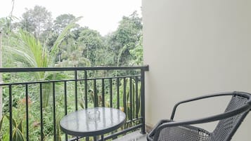 Deluxe Room Balcony with Jungle View | Pemandangan balkon