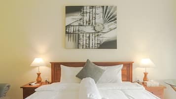 Deluxe Room Balcony with Jungle View | 書桌、遮光布/窗簾、免費無線上網