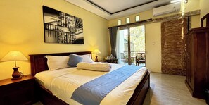 Deluxe Room Balcony with Jungle View | Desk, blackout drapes, free WiFi - Giri Krisna Guest House (Ubud)