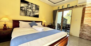 Deluxe Room Balcony with Jungle View | Desk, blackout curtains, free WiFi - Giri Krisna Guest House (Ubud)