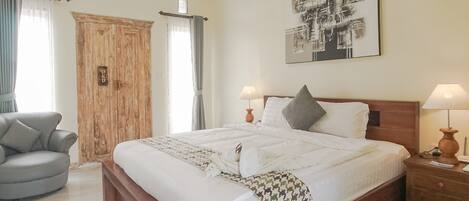 Deluxe Room Balcony with Jungle View | Een bureau, verduisterende gordijnen, gratis wifi