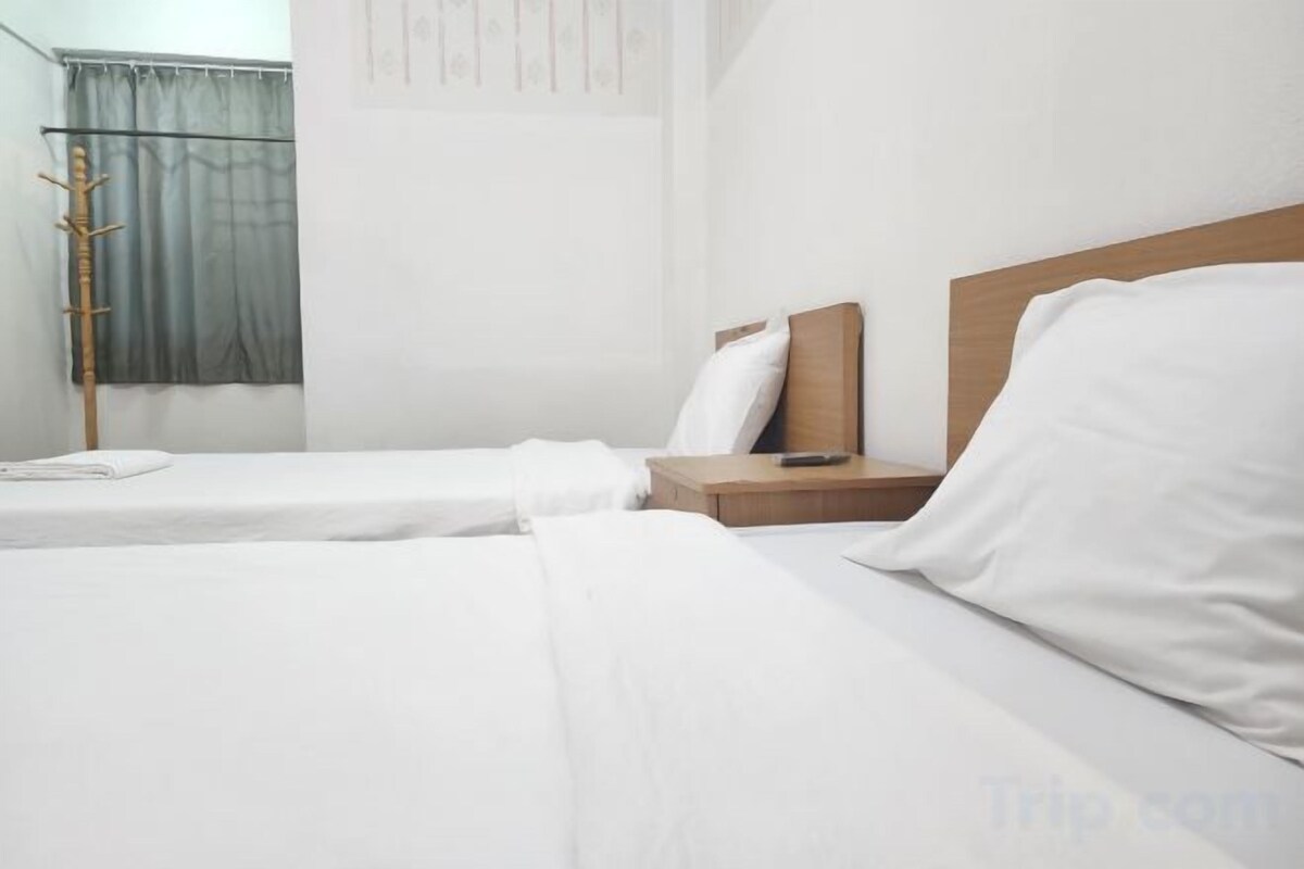 Desk, WiFi (free), bed sheets