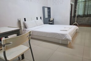 Bureau, Wi-Fi gratuit, draps fournis