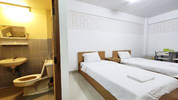 Twin Room | Bathroom