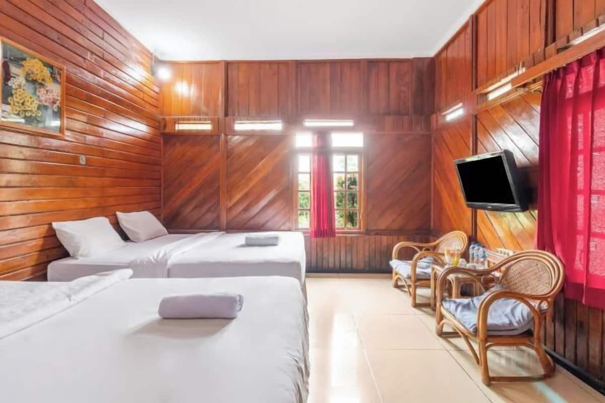 Desk, free WiFi, bed sheets