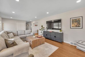 テレビ、卓球台