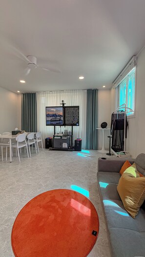 Una Smart TV, libros