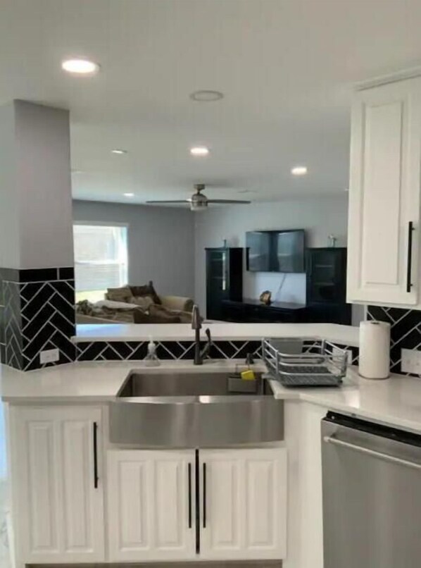 Private kitchen - Pearland Getaway (Pearland)