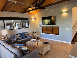 TV, books, offices - 718 Cooloola Villa, Kingfisher Bay, K'gari, Fraser Island (K'gari)