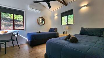 2 bedrooms, desk, iron/ironing board, WiFi